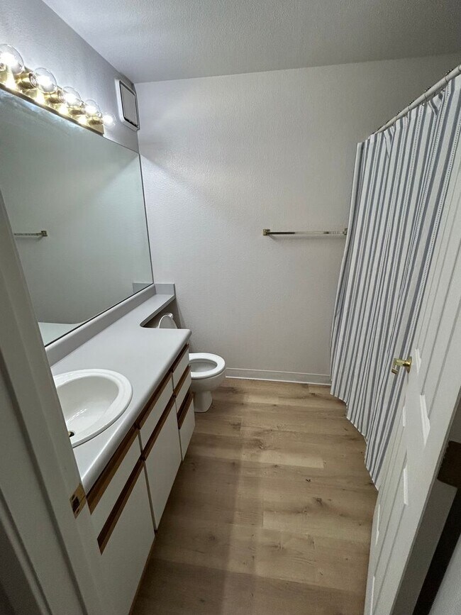 Building Photo - 2-Bedroom Westwood Condo with a Spacious L...