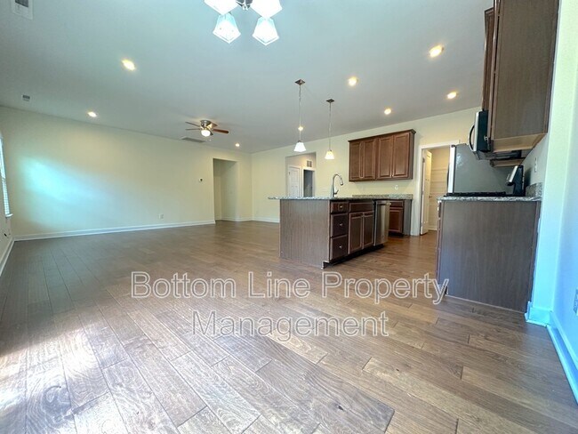 Building Photo - 5087 Crabapple Ln