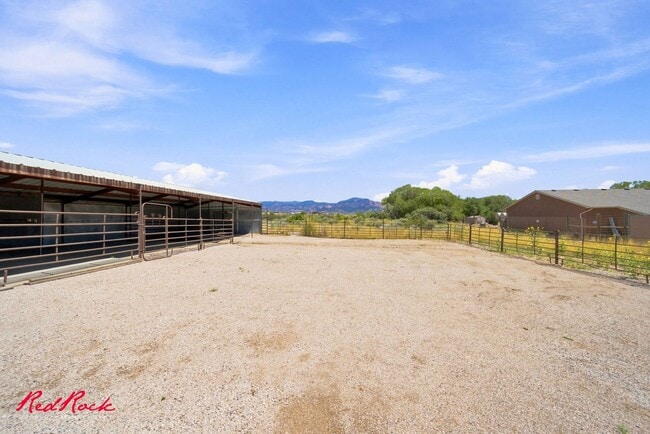 Building Photo - 408 Harmony Dr