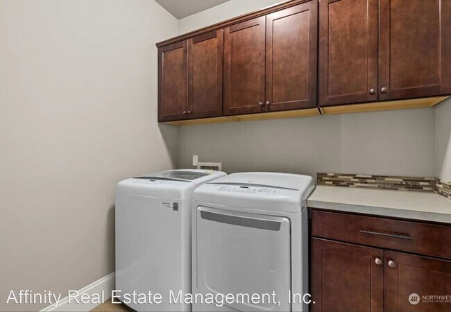 Building Photo - 4 br, 3 bath House - 2616 20th Ave SW