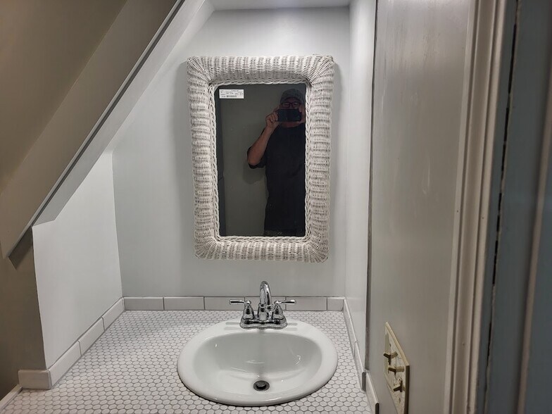 Bathroom - 19 Park Ave