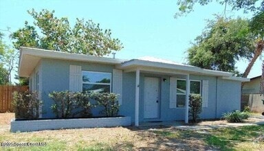Building Photo - 2417 Delaware Dr