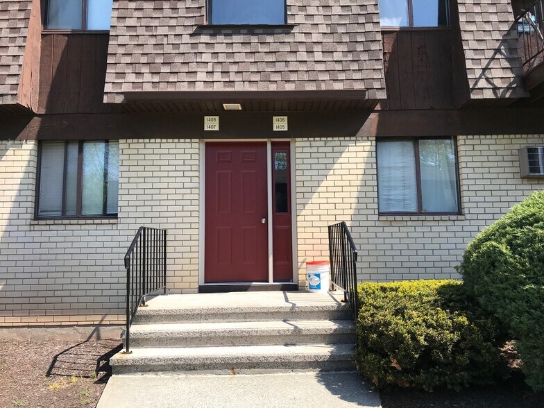 Primary Photo - 1408 Cherry Hill Dr