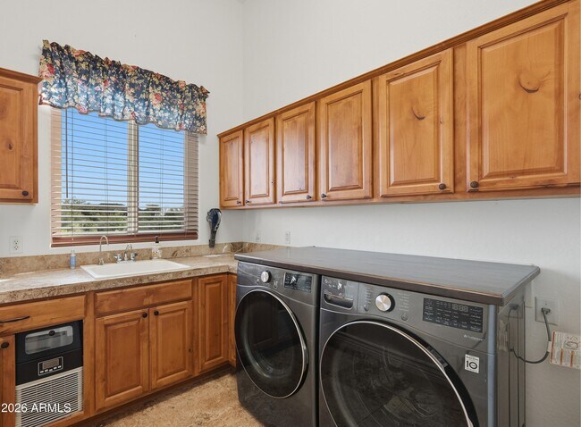 Building Photo - 5399 S Via de Rico