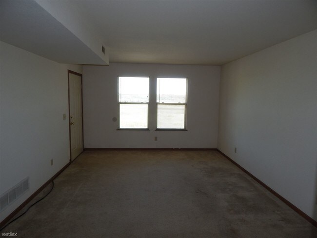 Building Photo - 2 br, 1 bath Apartment - G.T. Woods Proper...