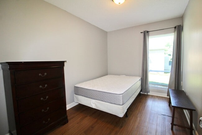 Building Photo - 1315 Bradley Dr
