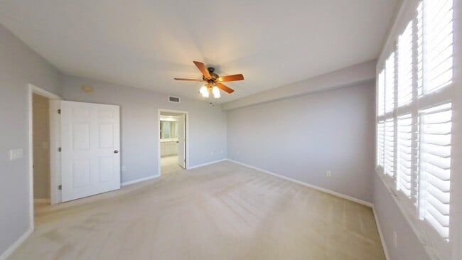 Building Photo - 1200 Country Club Dr