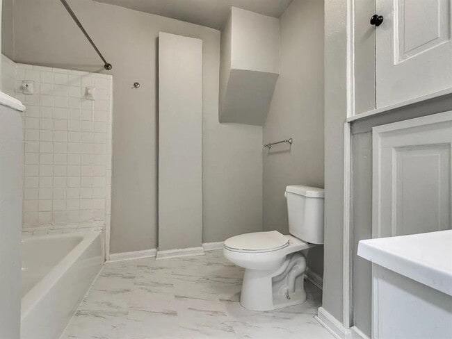 Building Photo - 1740 NW 11th St