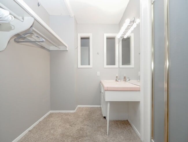 Building Photo - Beautiful midtown condo