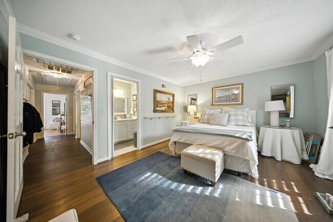 Building Photo - Spacious 2 -story townhome in the heart of Forest Acres