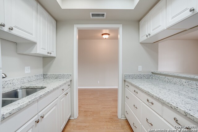 Building Photo - 8401 N New Braunfels Ave