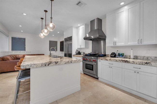 Building Photo - 627 Alcazar Ave