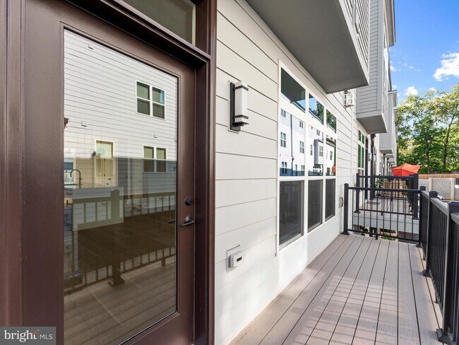 Building Photo - 2015 Tysons Ridgeline Rd