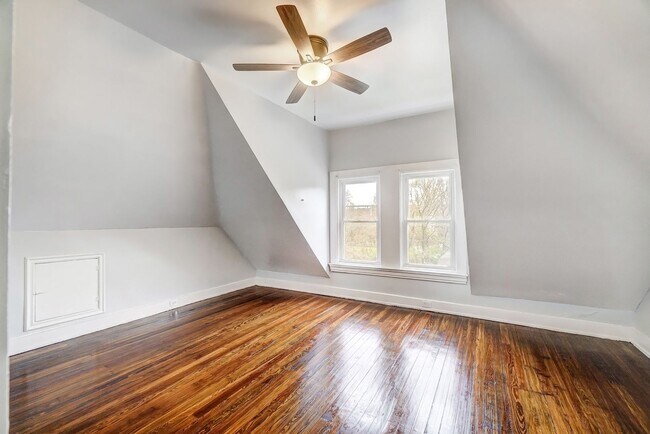 Building Photo - Three Bedroom in Cincinnati!