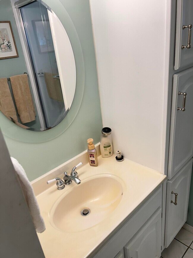 Building Photo - 425 Bougainvilla Dr