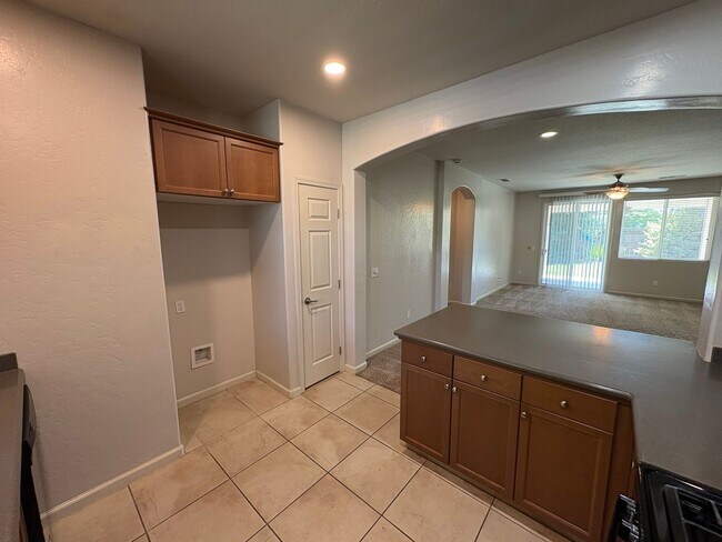 Building Photo - Lovely home available now!