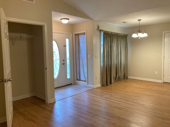 Building Photo - 106 Walnut Trace Cir
