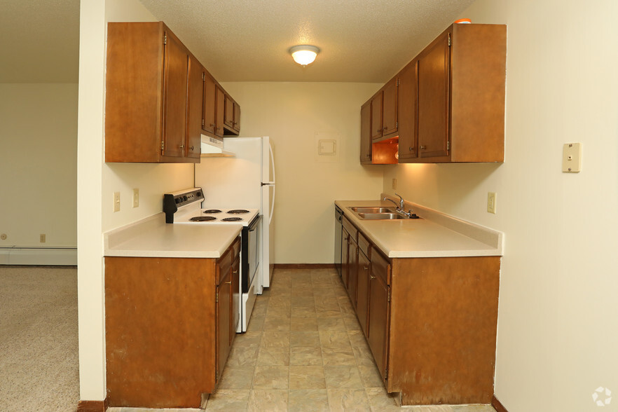 1BR, 1BA - 750 SF - Legacy Village Apartments