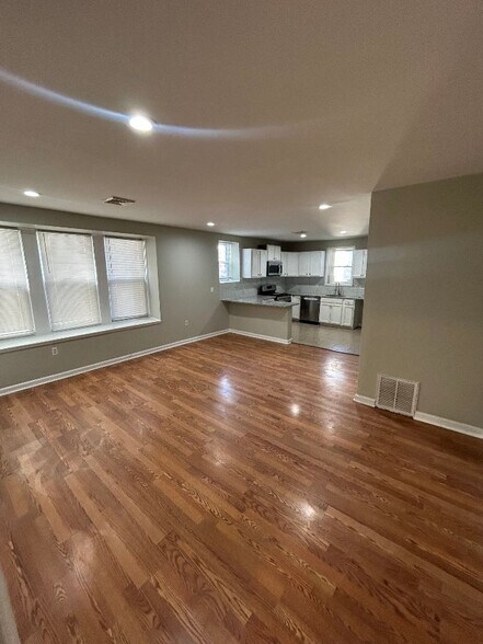 Building Photo - 1311 S 52nd St