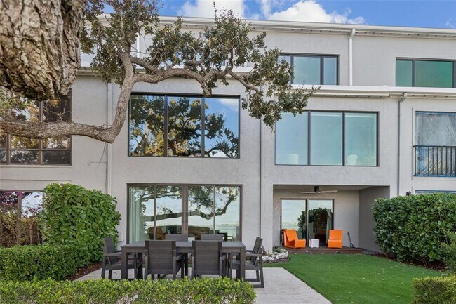 Building Photo - 5010 Bayshore Blvd