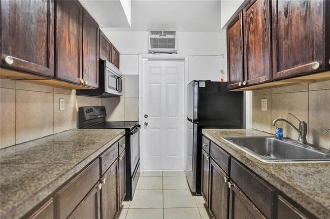 Building Photo - 1400 Pennsylvania Ave