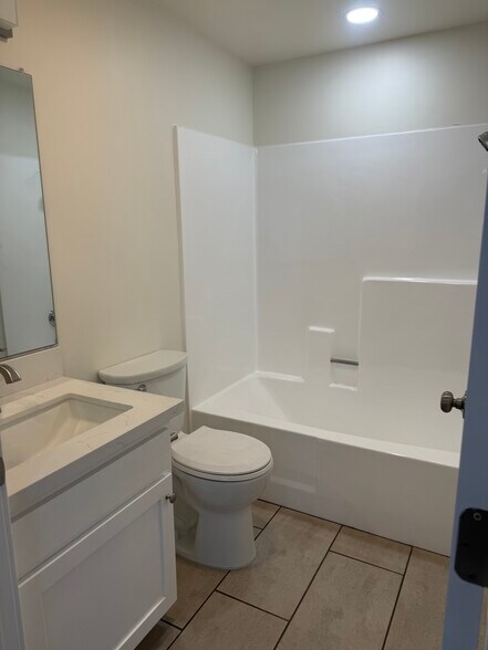 Building Photo - 1357 Armadale Ave