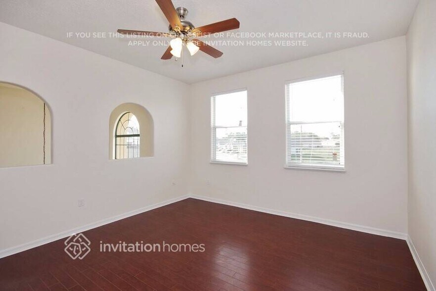 Building Photo - 127 Golfside Cir