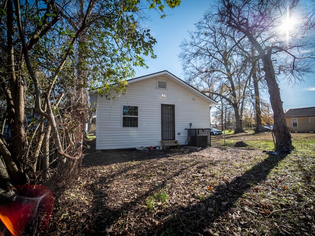 Building Photo - 1045 Sparrow St