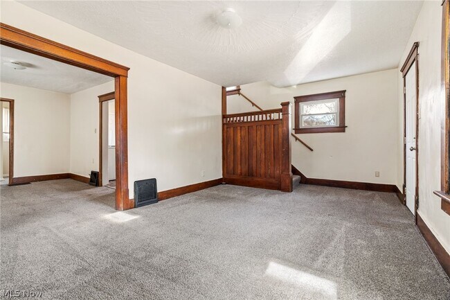 Building Photo - 488 Alexander St