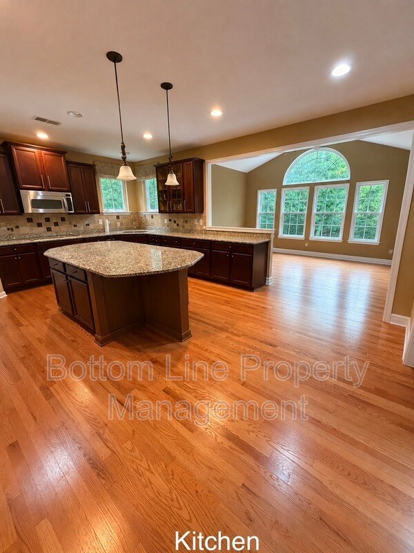 Building Photo - 8045 Talcott Dr