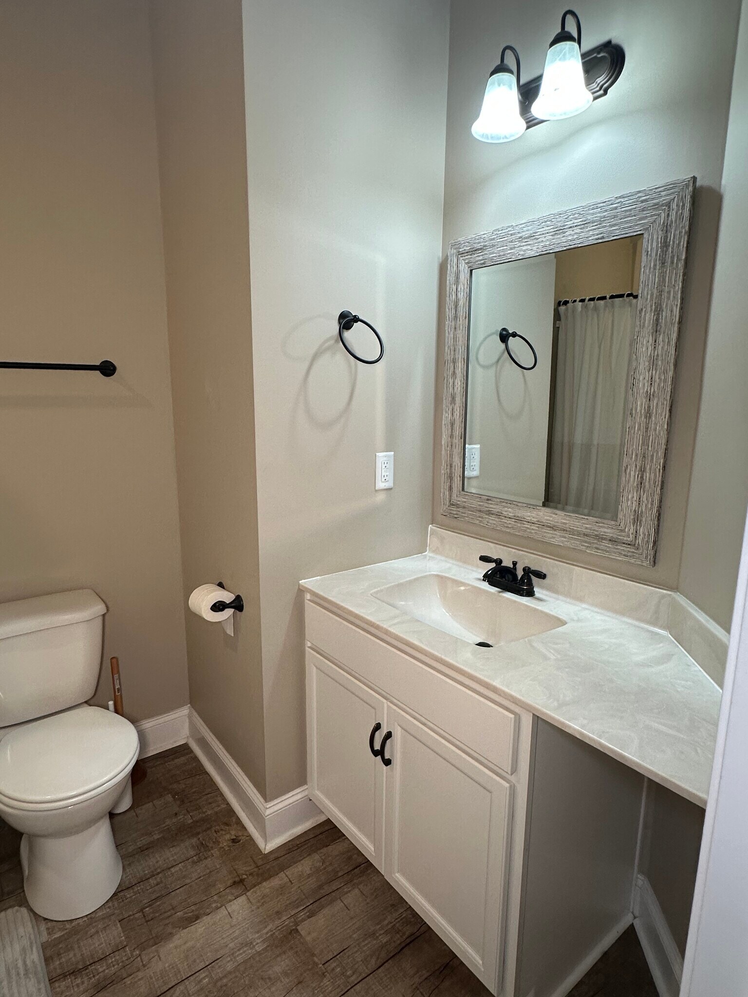 Building Photo - 1124 Eagles View Dr