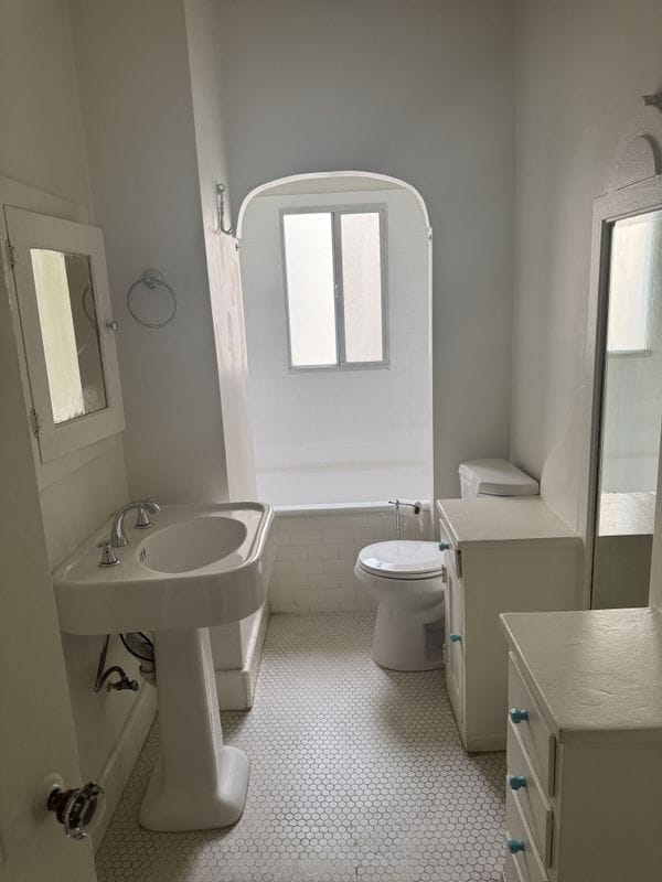 Building Photo - 245 S Berendo St