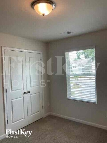 Building Photo - 9424 Village View Ct NW