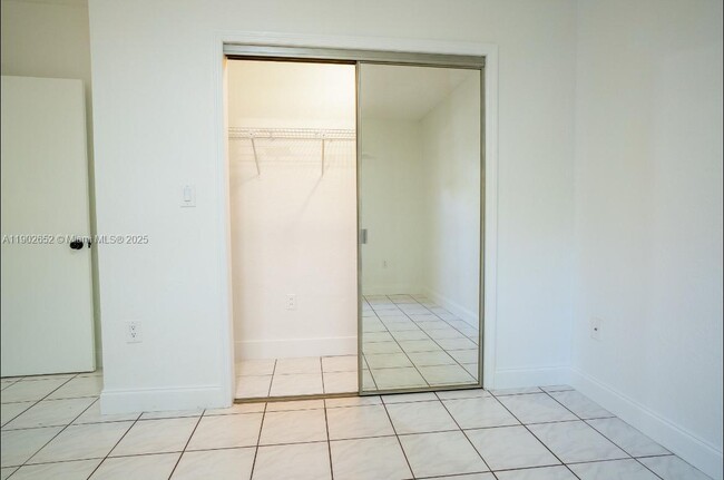 Building Photo - 2121 SW 13th Ave