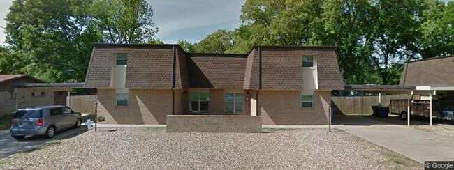 Building Photo - 2907 Greenhills Dr