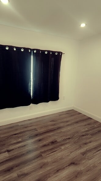 Bedroom - 806 N Ann St