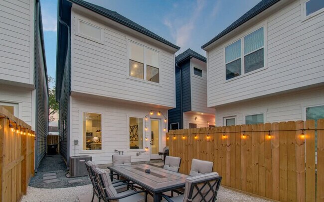 Building Photo - 5605 Mulvey St