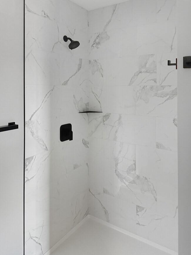 Building Photo - 8 Old Starnes Cove Rd