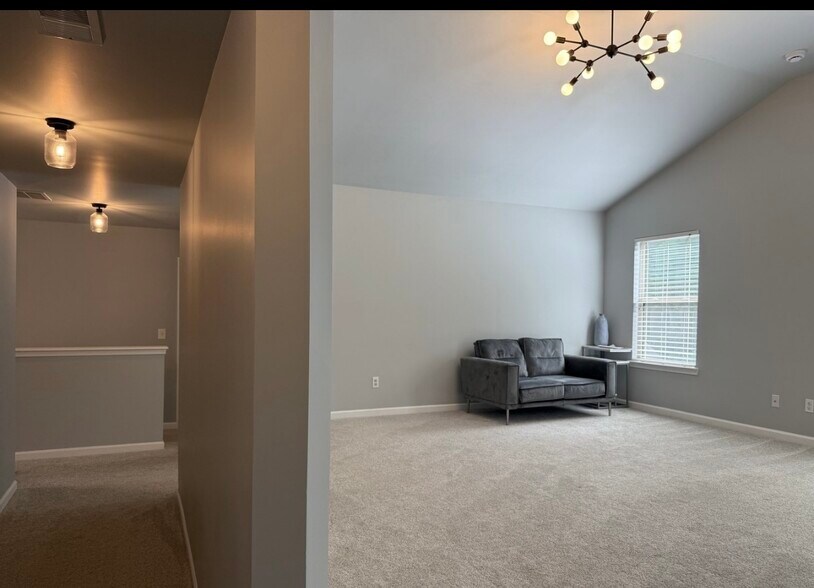 Building Photo - 310 Savannah Dr