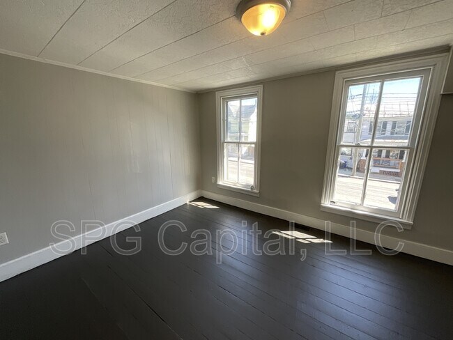 Building Photo - 437 E King St