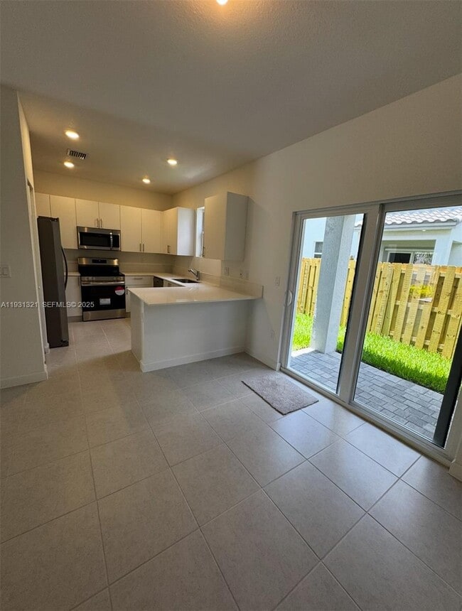 Building Photo - 140 SW 184th Way