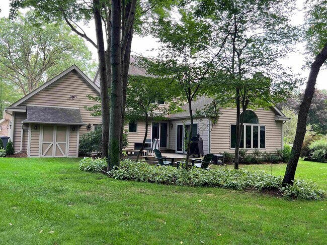 Building Photo - 4907 Pinewood Ct