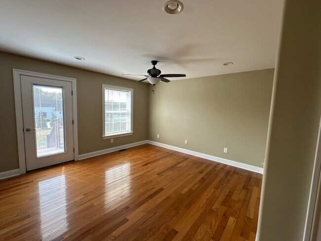 Building Photo - 170 Cortland Dr