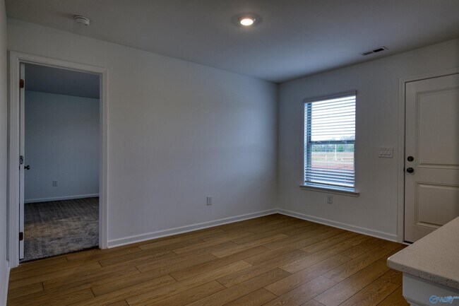 Building Photo - 180 Labrador Ln