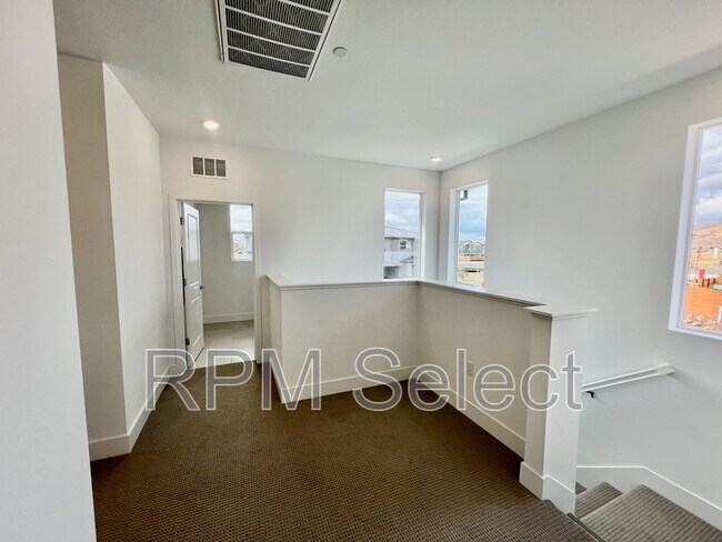 Building Photo - 2604 Atascadero Dr