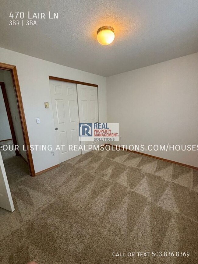 Building Photo - 470 Lair Ln