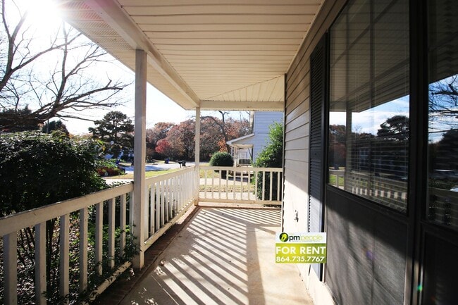 Building Photo - Convenient location