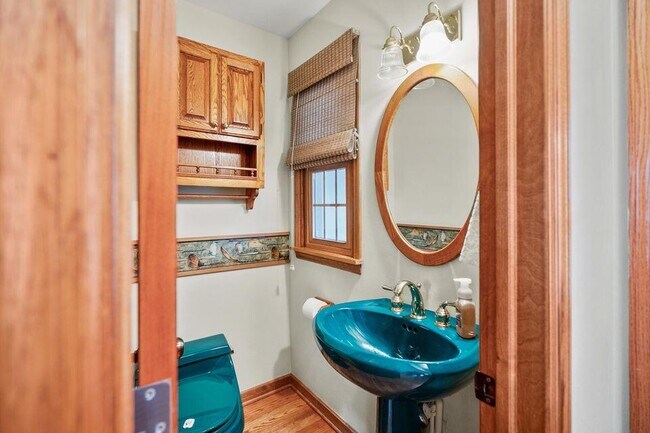 Building Photo - 5160 N Kent Ave