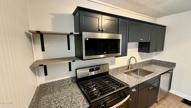 Building Photo - 173 Bay St