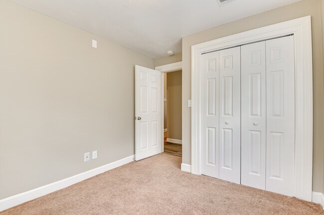 Building Photo - 515 3rd St